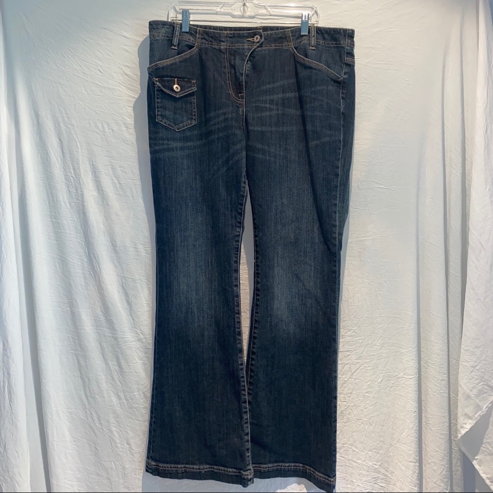 Bootleg flare jeans in dark wash US14